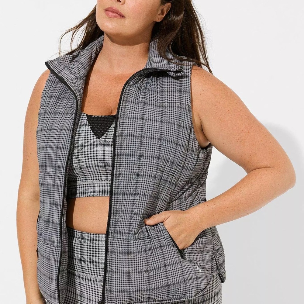 TORRID New - Matte Light-Weight Puffer Active Vest sz 1